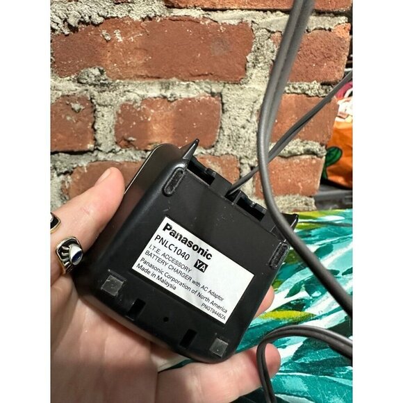 Panasonic KX-TGFA30 M DECT 6.0 Cordless Handset for KX-TGF38 Series and Charger - Picture 6 of 8